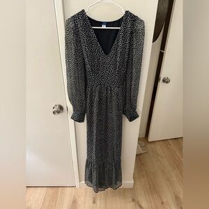Old Navy Black and White Long Sleeve Dress